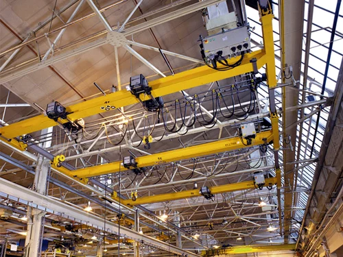 Underhung overhead crane for light manufacturing