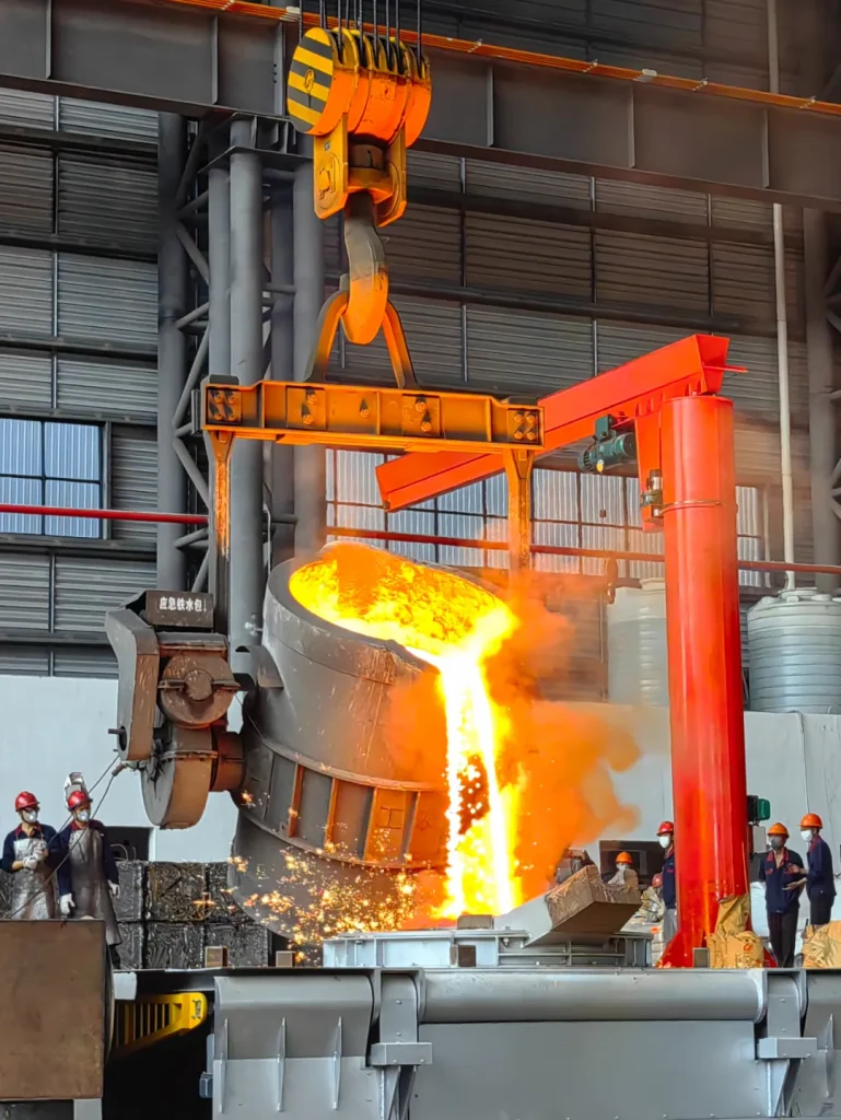 Casting crane for lifting and refining steel drums