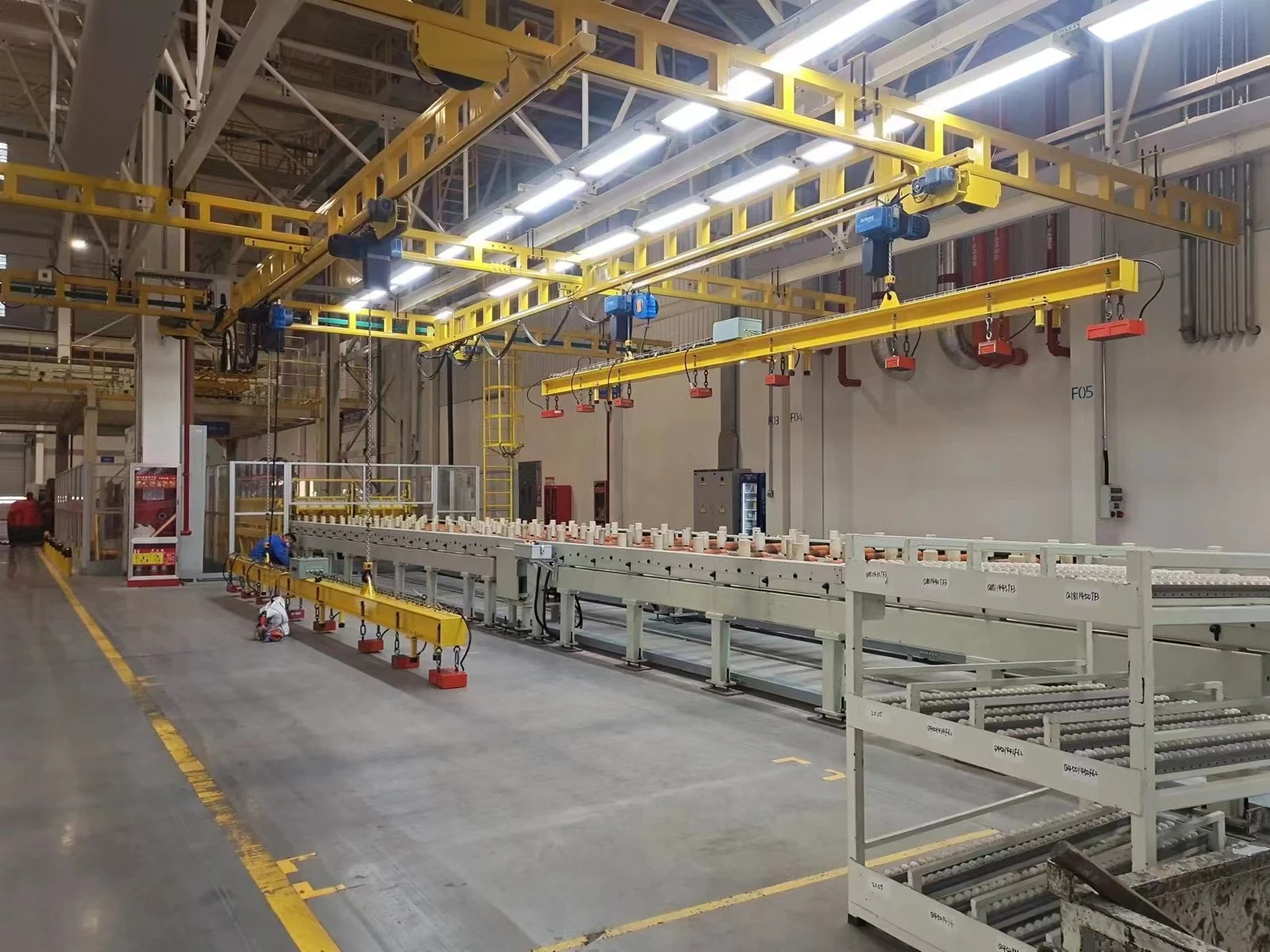Light crane system supporting repetitive workstation lifting